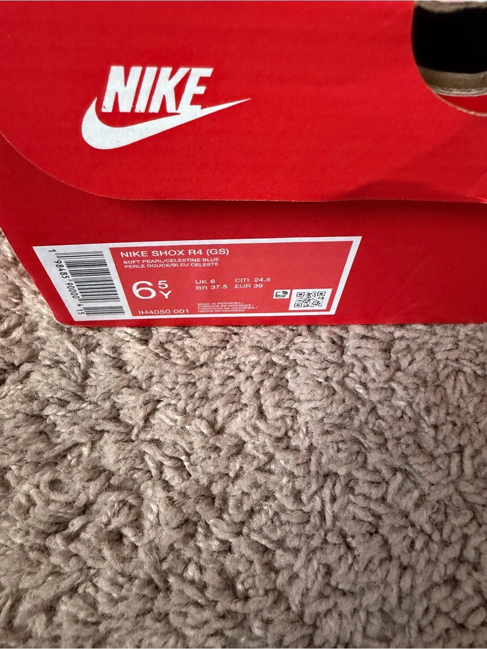 Brand New Nike Shox R4 Iridescent White & Lavender Sneakers